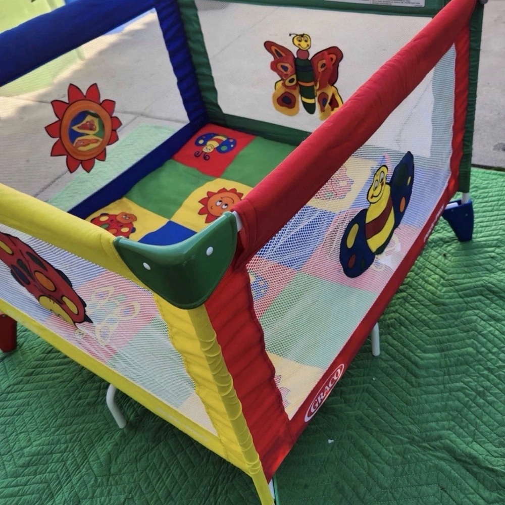 Graco Pack n Play Vintage Playpen for Kids EUC colorblock Y2K